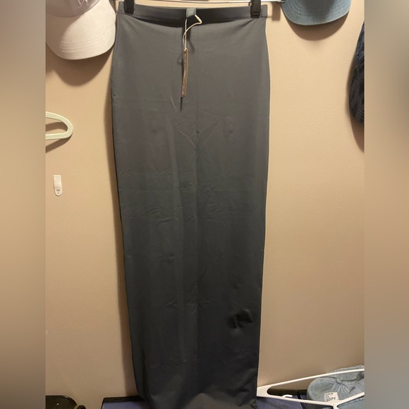 SKIMS Swim skirt. New with tags - Picture 2 of 3